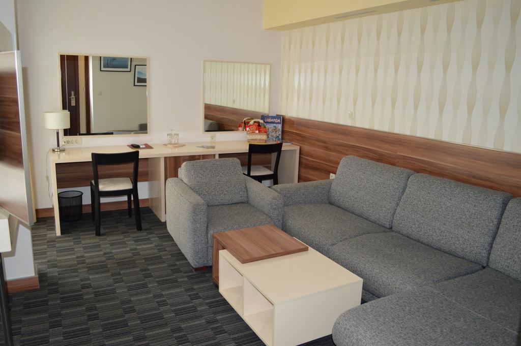 Hotel Lighthouse Igalo Quarto foto