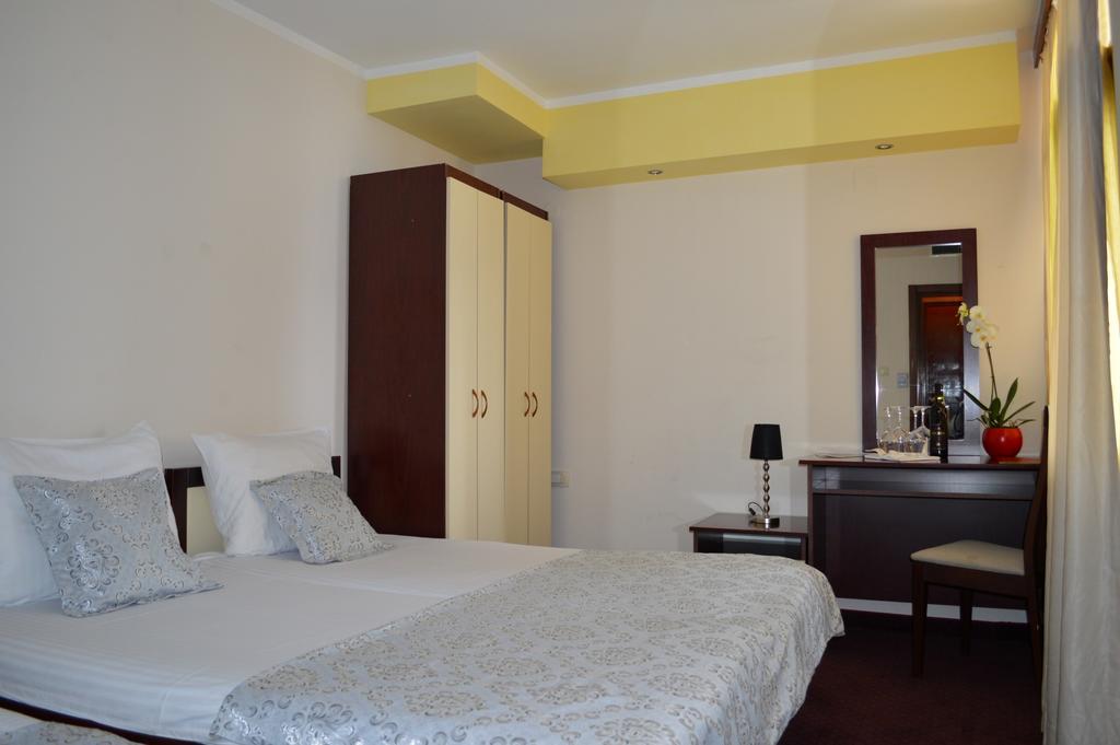 Hotel Lighthouse Igalo Quarto foto